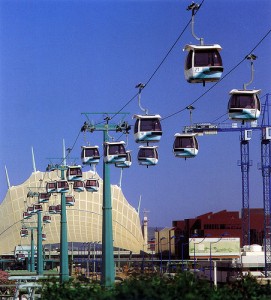 1000 pasajeros por hora y sentido hacian recorrido en Expo'92 (Leitner).