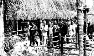 Don Juan Carlos viendo todos los detalles del Parque tematico Isla Mágica (Fotografía Isla Mágica).