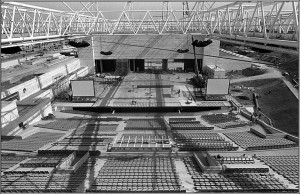 Auditorio de la Isla de la Cartuja, antes de finalizar su instalación.