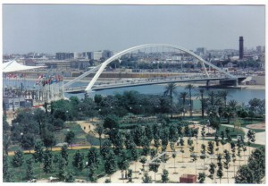 Jardín del Guadalquivir junto al puente de la Barqueta.