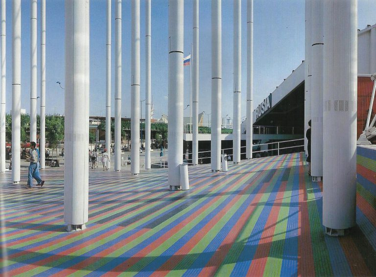 24071992. Se celebra el Día Nacional de Venezuela en Expo 92